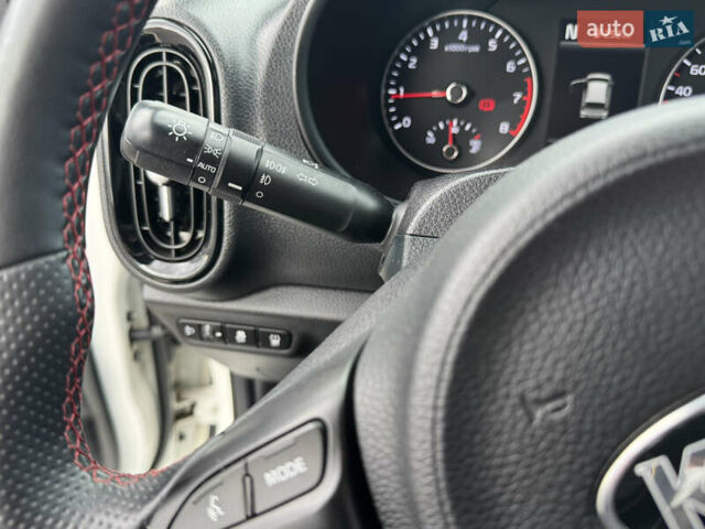 Білий Кіа Піканто, об'ємом двигуна 1 л та пробігом 30 тис. км за 15550 $, фото 31 на Automoto.ua