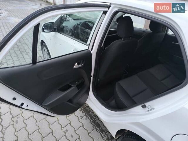 Белый Киа Пиканто, объемом двигателя 1 л и пробегом 46 тыс. км за 13000 $, фото 11 на Automoto.ua