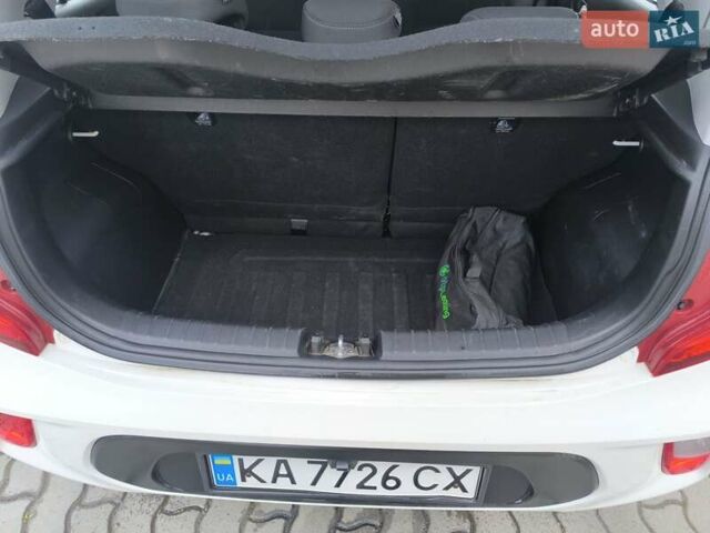 Белый Киа Пиканто, объемом двигателя 1 л и пробегом 46 тыс. км за 13000 $, фото 7 на Automoto.ua