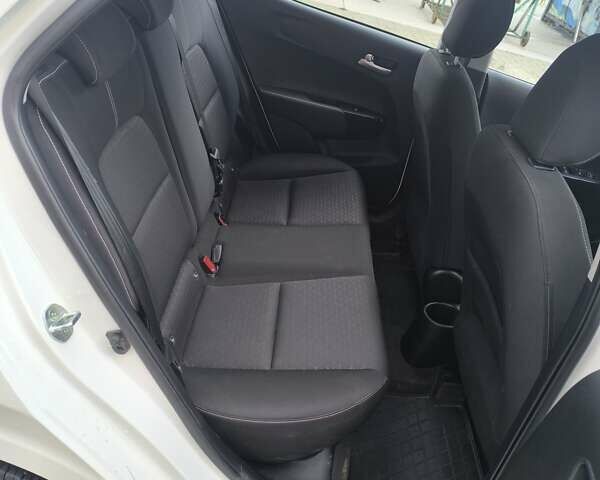 Белый Киа Пиканто, объемом двигателя 1 л и пробегом 46 тыс. км за 13000 $, фото 10 на Automoto.ua