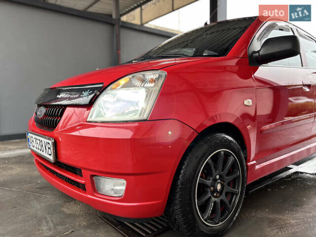 Красный Киа Пиканто, объемом двигателя 1.1 л и пробегом 181 тыс. км за 3800 $, фото 4 на Automoto.ua