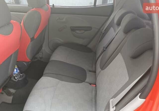 Красный Киа Пиканто, объемом двигателя 1 л и пробегом 164 тыс. км за 4500 $, фото 4 на Automoto.ua