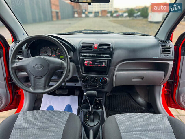 Красный Киа Пиканто, объемом двигателя 1.1 л и пробегом 138 тыс. км за 4333 $, фото 12 на Automoto.ua