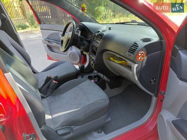 Красный Киа Пиканто, объемом двигателя 1.09 л и пробегом 165 тыс. км за 4150 $, фото 9 на Automoto.ua