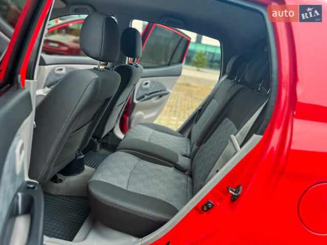 Красный Киа Пиканто, объемом двигателя 1.1 л и пробегом 138 тыс. км за 4333 $, фото 9 на Automoto.ua
