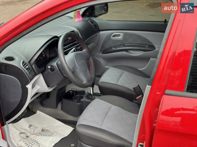 Красный Киа Пиканто, объемом двигателя 1.09 л и пробегом 173 тыс. км за 4650 $, фото 4 на Automoto.ua