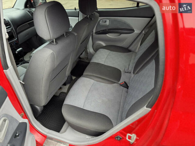 Красный Киа Пиканто, объемом двигателя 1.09 л и пробегом 173 тыс. км за 4650 $, фото 6 на Automoto.ua