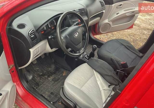 Красный Киа Пиканто, объемом двигателя 1.09 л и пробегом 130 тыс. км за 3800 $, фото 3 на Automoto.ua