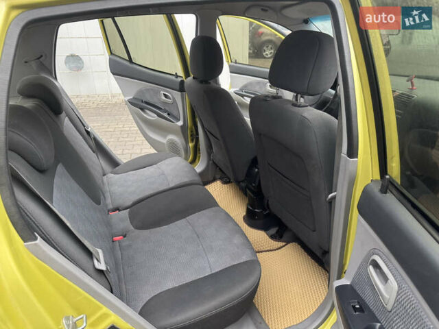 Жовтий Кіа Піканто, об'ємом двигуна 1.1 л та пробігом 120 тис. км за 5100 $, фото 22 на Automoto.ua