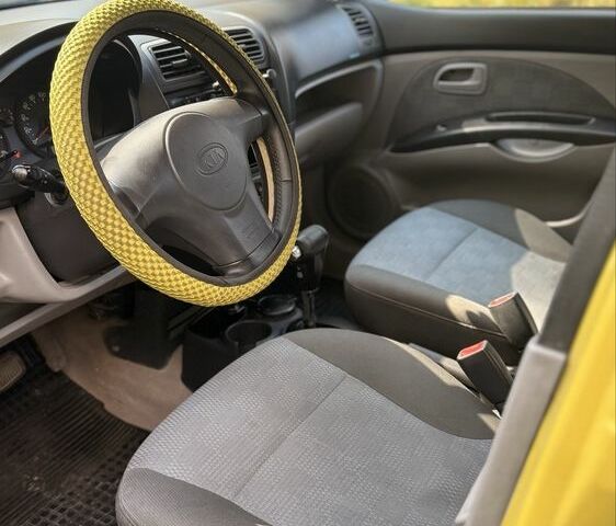Жовтий Кіа Піканто, об'ємом двигуна 1.1 л та пробігом 153 тис. км за 4200 $, фото 11 на Automoto.ua
