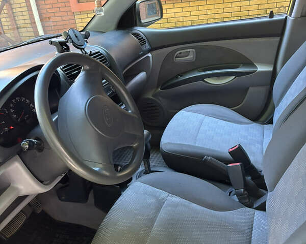 Жовтий Кіа Піканто, об'ємом двигуна 1.1 л та пробігом 164 тис. км за 4300 $, фото 5 на Automoto.ua