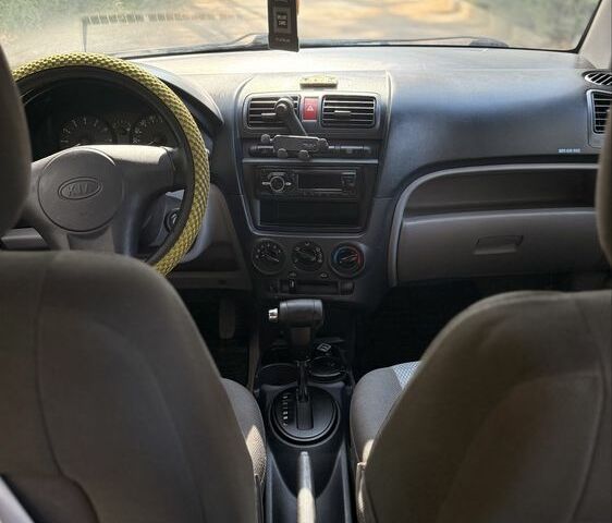 Желтый Киа Пиканто, объемом двигателя 1.1 л и пробегом 153 тыс. км за 4200 $, фото 12 на Automoto.ua