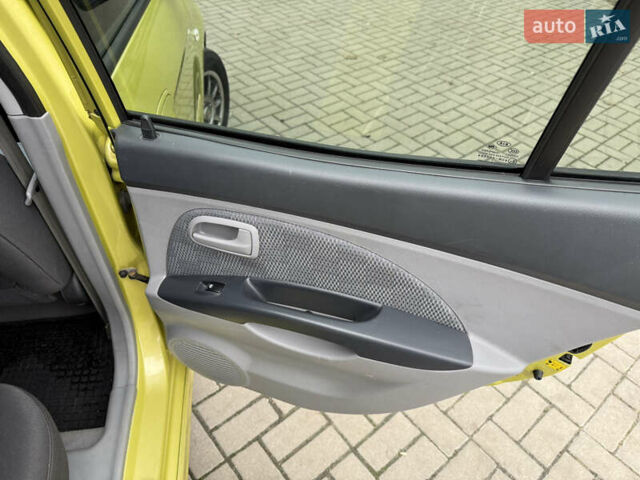 Желтый Киа Пиканто, объемом двигателя 1.1 л и пробегом 134 тыс. км за 5450 $, фото 14 на Automoto.ua