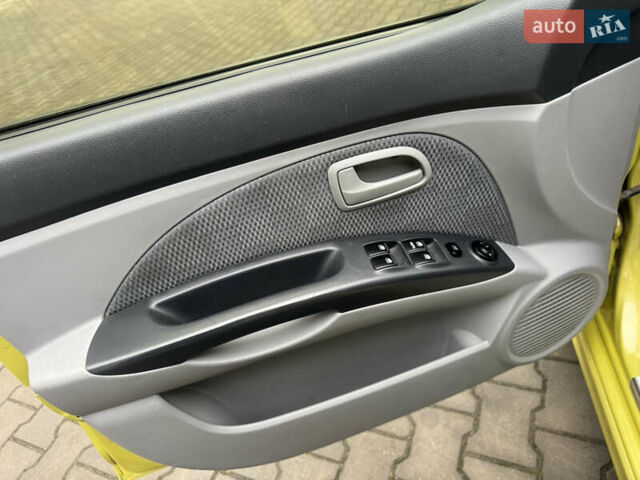Жовтий Кіа Піканто, об'ємом двигуна 1.1 л та пробігом 120 тис. км за 5100 $, фото 26 на Automoto.ua