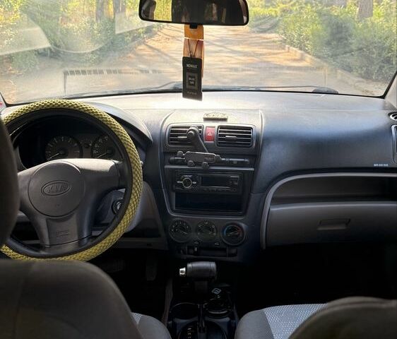 Желтый Киа Пиканто, объемом двигателя 1.1 л и пробегом 153 тыс. км за 4200 $, фото 6 на Automoto.ua