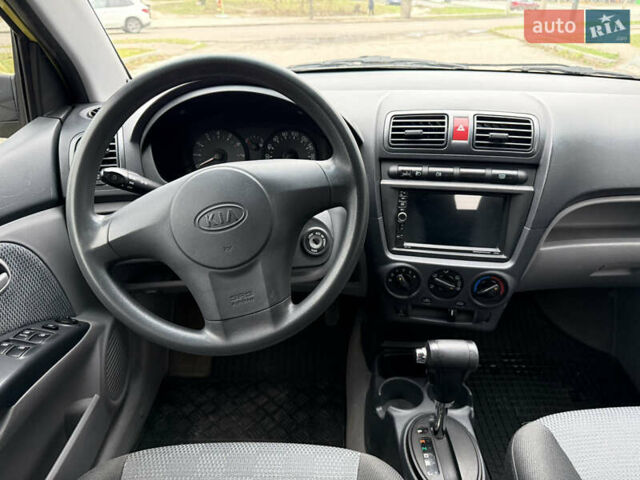 Желтый Киа Пиканто, объемом двигателя 1.1 л и пробегом 134 тыс. км за 5450 $, фото 20 на Automoto.ua
