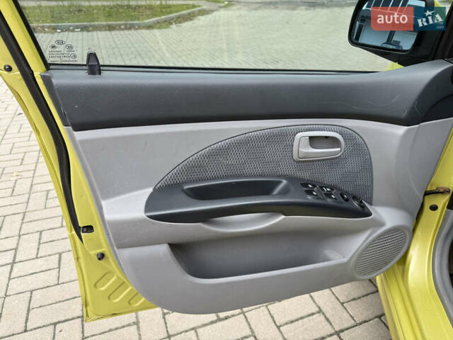 Желтый Киа Пиканто, объемом двигателя 1.1 л и пробегом 134 тыс. км за 5450 $, фото 10 на Automoto.ua