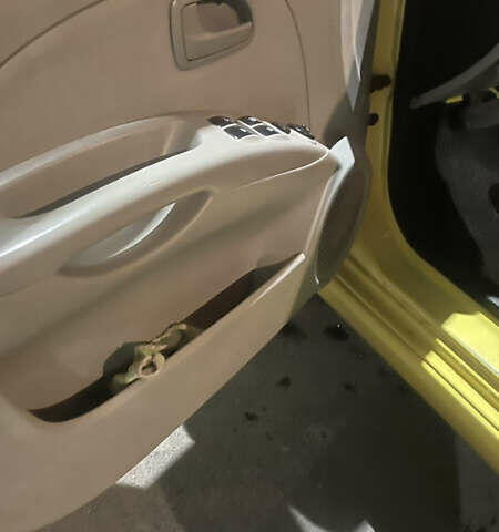 Желтый Киа Пиканто, объемом двигателя 1.09 л и пробегом 190 тыс. км за 4800 $, фото 4 на Automoto.ua