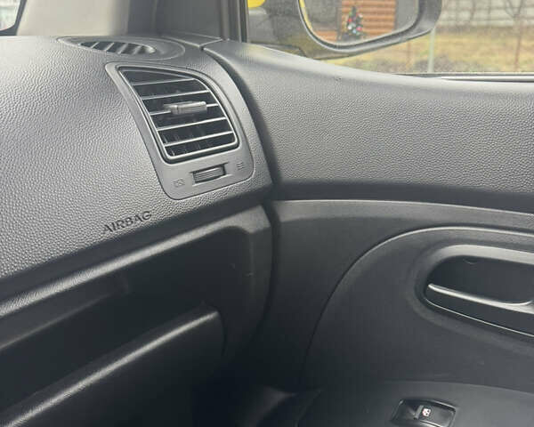 Желтый Киа Пиканто, объемом двигателя 1.1 л и пробегом 101 тыс. км за 5650 $, фото 24 на Automoto.ua