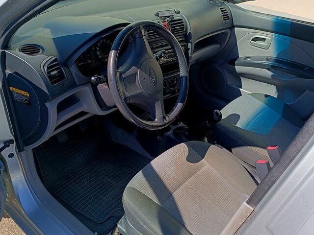 Серый Киа Пиканто, объемом двигателя 1.1 л и пробегом 173 тыс. км за 3200 $, фото 3 на Automoto.ua