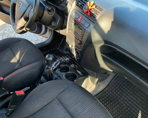 Сірий Кіа Піканто, об'ємом двигуна 1.09 л та пробігом 115 тис. км за 4000 $, фото 22 на Automoto.ua