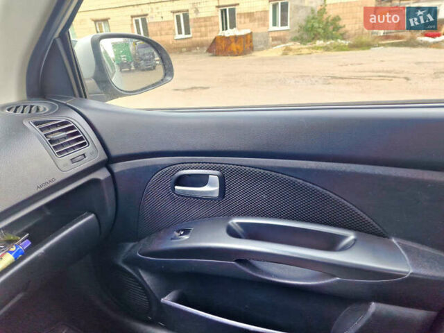 Сірий Кіа Піканто, об'ємом двигуна 1.09 л та пробігом 128 тис. км за 5000 $, фото 7 на Automoto.ua