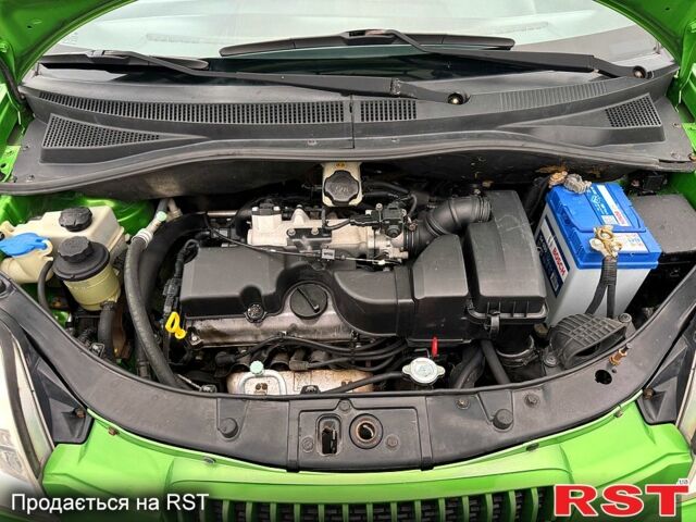 Зелений Кіа Піканто, об'ємом двигуна 1.1 л та пробігом 117 тис. км за 5750 $, фото 10 на Automoto.ua