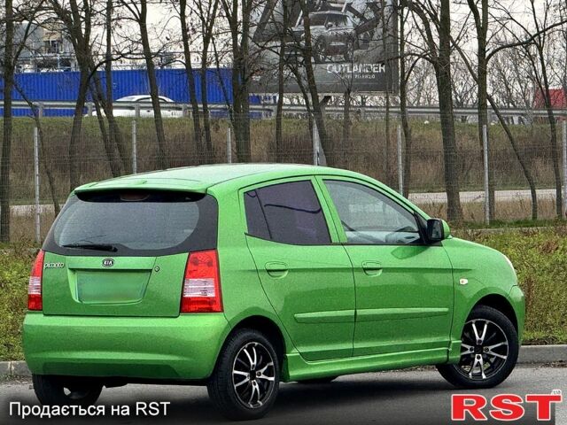 Зелений Кіа Піканто, об'ємом двигуна 1.1 л та пробігом 117 тис. км за 5750 $, фото 3 на Automoto.ua