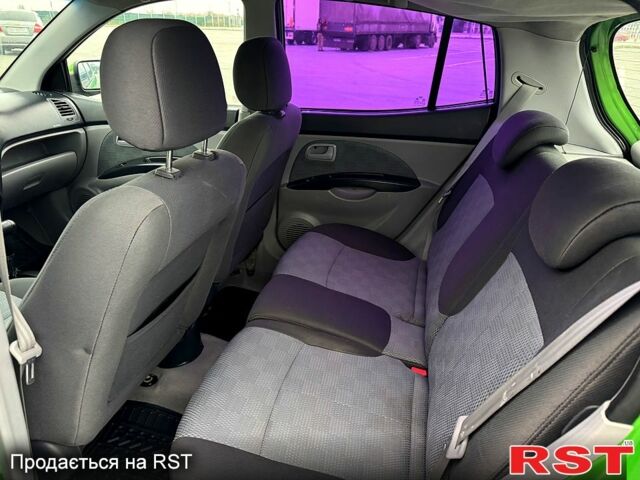 Зелений Кіа Піканто, об'ємом двигуна 1.1 л та пробігом 117 тис. км за 5750 $, фото 6 на Automoto.ua