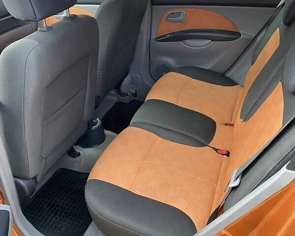 Кіа Піканто 2006 у Одесі на Automoto.ua Помаранчевий Кіа Піканто, об'ємом двигуна 1.1 л та пробігом 123 тис. км за 5200 $, фото 9 на Automoto.ua