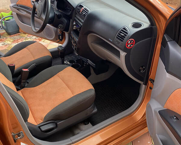 Кіа Піканто 2006 у Одесі на Automoto.ua Помаранчевий Кіа Піканто, об'ємом двигуна 1.1 л та пробігом 123 тис. км за 5200 $, фото 13 на Automoto.ua