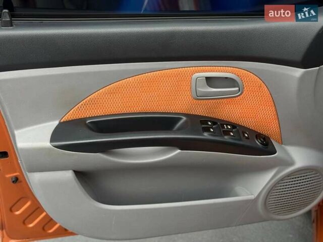 Помаранчевий Кіа Піканто, об'ємом двигуна 1.09 л та пробігом 174 тис. км за 4799 $, фото 8 на Automoto.ua