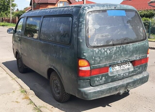 Белый Киа Преджио, объемом двигателя 2.7 л и пробегом 262 тыс. км за 2500 $, фото 2 на Automoto.ua