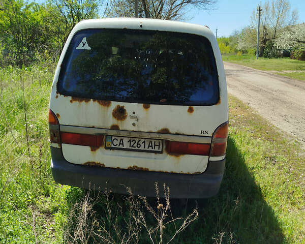 Белый Киа Преджио, объемом двигателя 2.7 л и пробегом 300 тыс. км за 1300 $, фото 3 на Automoto.ua