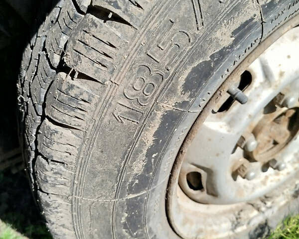 Белый Киа Преджио, объемом двигателя 2.7 л и пробегом 300 тыс. км за 1300 $, фото 5 на Automoto.ua