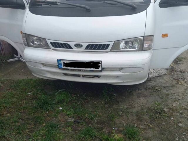 Белый Киа Преджио, объемом двигателя 2.5 л и пробегом 200 тыс. км за 1600 $, фото 1 на Automoto.ua