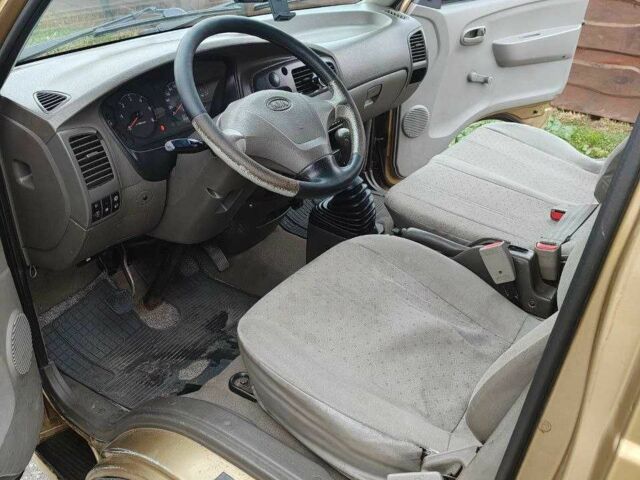 Жовтий Кіа Преджіо, об'ємом двигуна 2.5 л та пробігом 430 тис. км за 5100 $, фото 9 на Automoto.ua