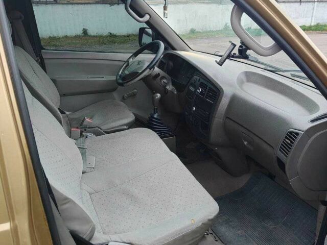 Жовтий Кіа Преджіо, об'ємом двигуна 2.5 л та пробігом 430 тис. км за 5100 $, фото 10 на Automoto.ua