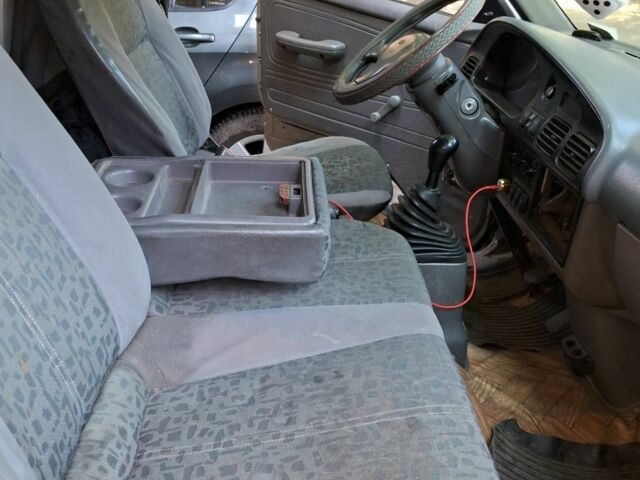 Серый Киа Преджио, объемом двигателя 2.7 л и пробегом 10 тыс. км за 3480 $, фото 4 на Automoto.ua