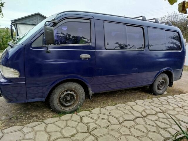 Синий Киа Преджио, объемом двигателя 2.7 л и пробегом 252 тыс. км за 3500 $, фото 1 на Automoto.ua