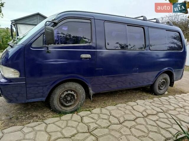 Синий Киа Преджио, объемом двигателя 2.7 л и пробегом 252 тыс. км за 3500 $, фото 2 на Automoto.ua