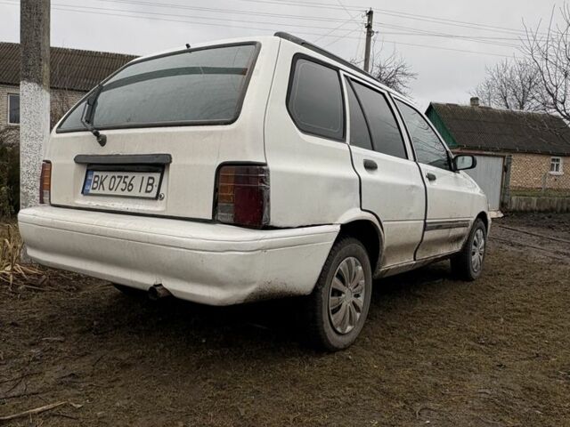 Белый Киа Прайд, объемом двигателя 1.3 л и пробегом 260 тыс. км за 950 $, фото 2 на Automoto.ua