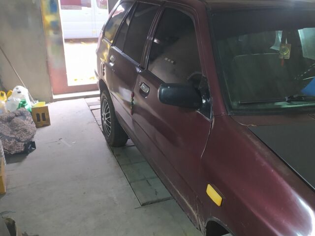 Красный Киа Прайд, объемом двигателя 1.3 л и пробегом 238 тыс. км за 1300 $, фото 1 на Automoto.ua