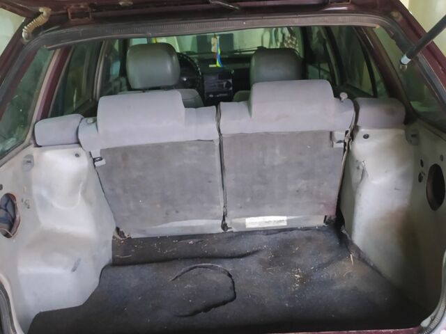 Красный Киа Прайд, объемом двигателя 1.3 л и пробегом 238 тыс. км за 1300 $, фото 6 на Automoto.ua