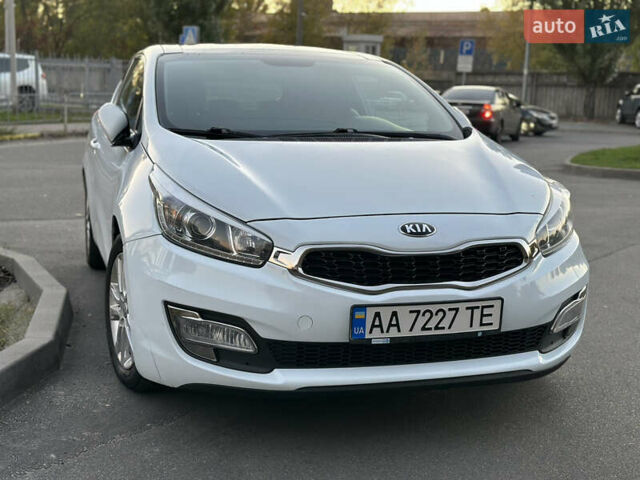 Білий Кіа Про Сід, об'ємом двигуна 1.59 л та пробігом 175 тис. км за 8800 $, фото 2 на Automoto.ua