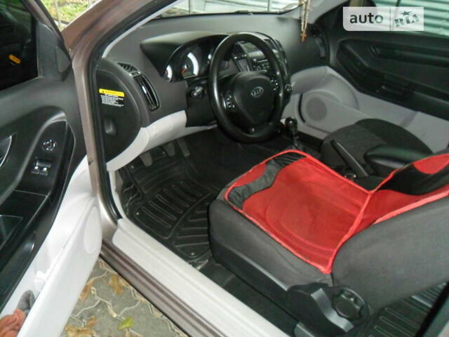 Бежевый Киа Про Сид, объемом двигателя 1.4 л и пробегом 140 тыс. км за 4200 $, фото 7 на Automoto.ua