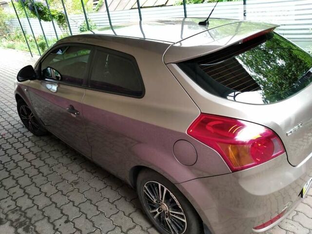 Бежевый Киа Про Сид, объемом двигателя 1.4 л и пробегом 140 тыс. км за 4200 $, фото 1 на Automoto.ua