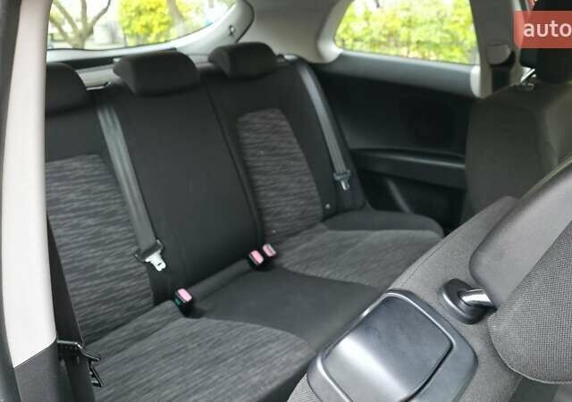 Красный Киа Про Сид, объемом двигателя 2 л и пробегом 221 тыс. км за 7400 $, фото 12 на Automoto.ua