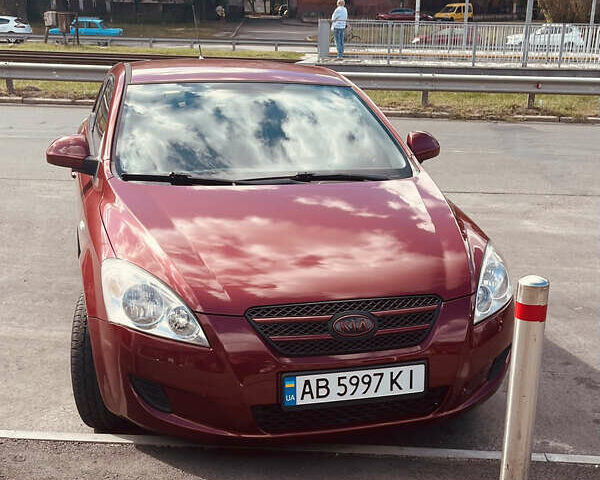 Красный Киа Про Сид, объемом двигателя 1.4 л и пробегом 360 тыс. км за 4100 $, фото 3 на Automoto.ua