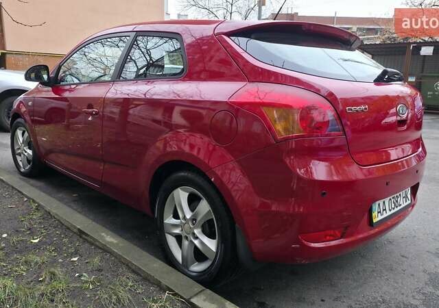 Красный Киа Про Сид, объемом двигателя 2 л и пробегом 221 тыс. км за 7400 $, фото 6 на Automoto.ua